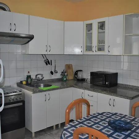 3bedroom & 300mbs Wifi *