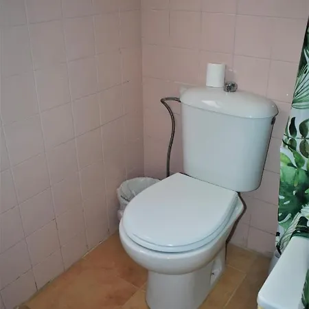 3bedroom & 300mbs Wifi