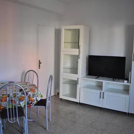 3bedroom & 300mbs Wifi